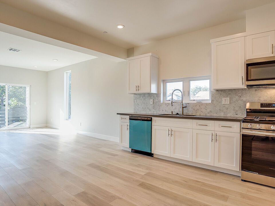 1st image of 610 1/2 N Gramercy Pl