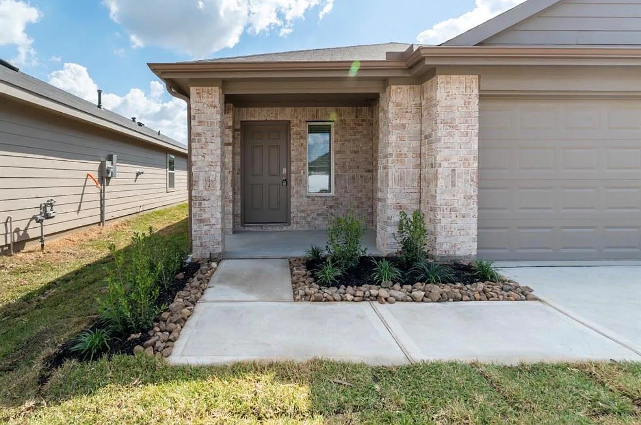 3 bed, 2.0 bath, 1550 sqft, $2,000 — Photo 2
