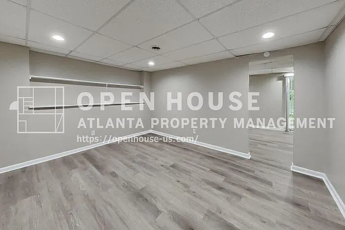 3468 Erin Gln NW — Photo 6