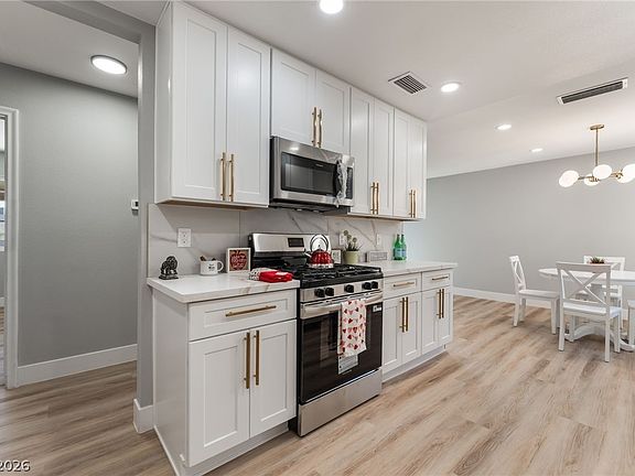3rd image of 1118 Chapman Dr