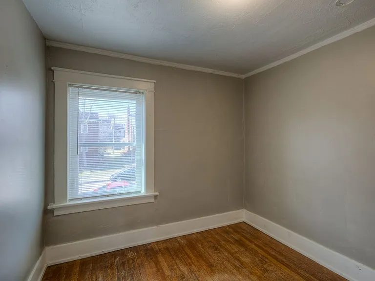 563 S 34th St — Photo 10