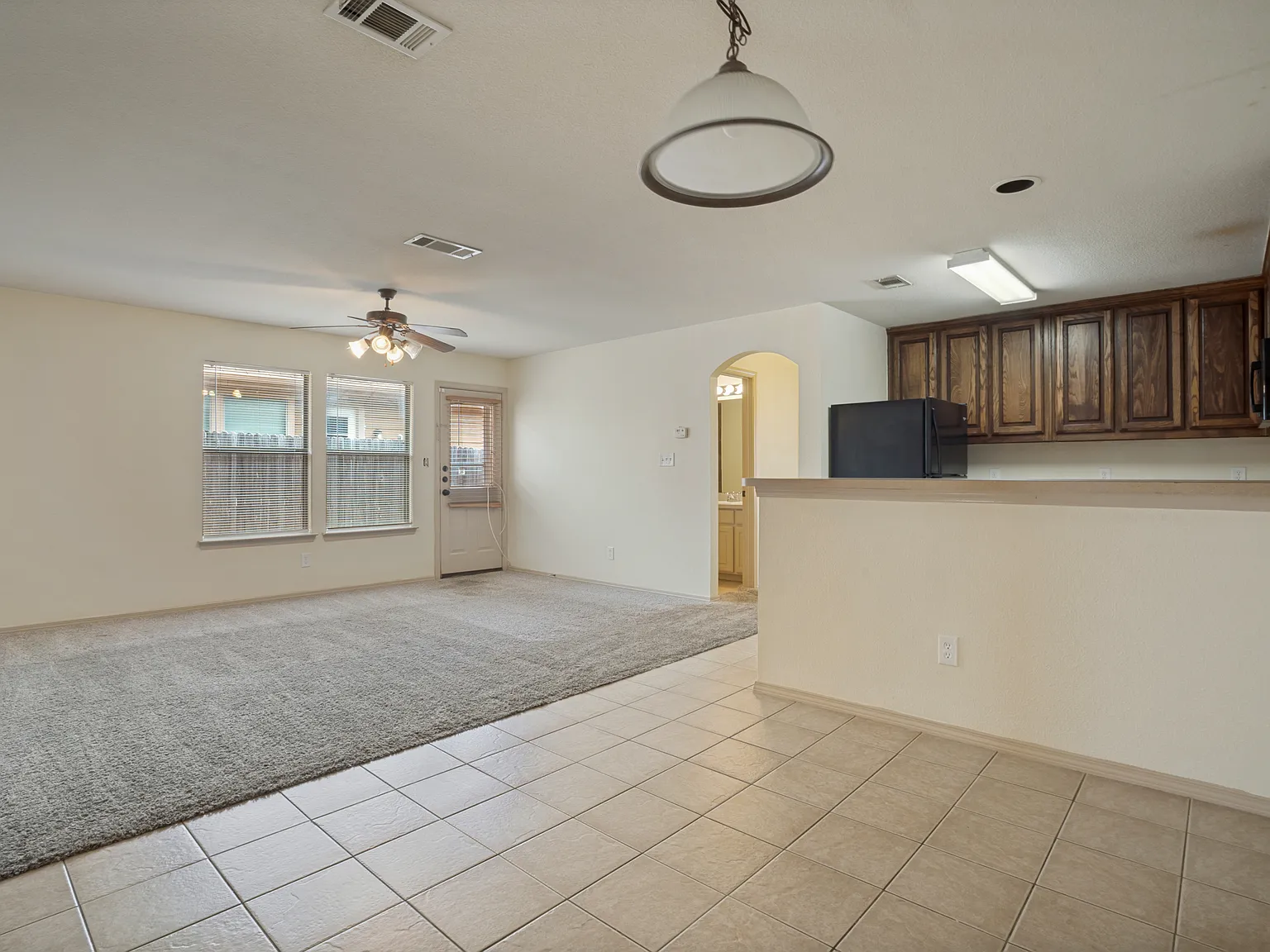 3 bed, 1265 sqft, $1,800 — Photo 2
