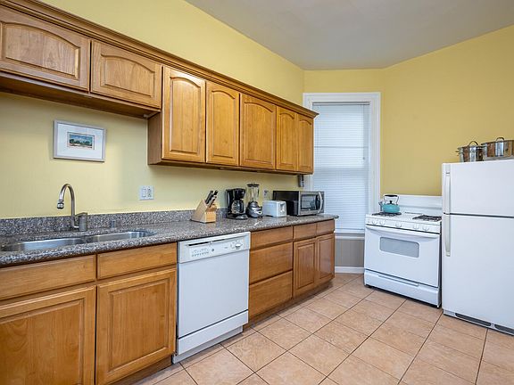 5th image of 123 Belvedere St APT 2