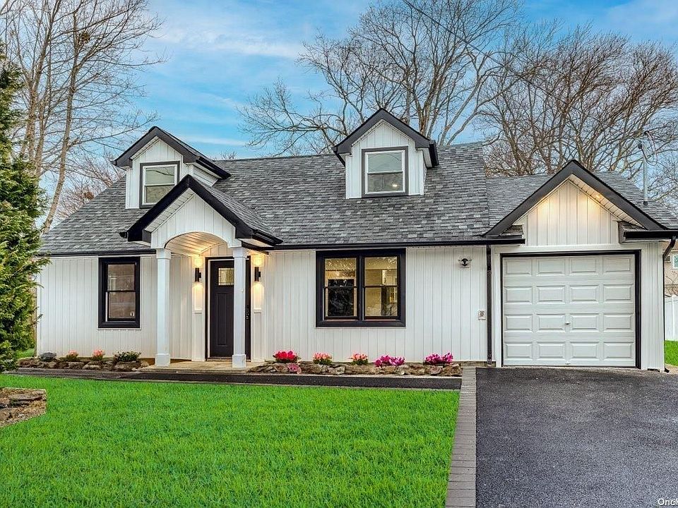 1st image of 330 Brendan Avenue