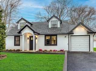 330 Brendan Ave, Massapequa, NY 11758