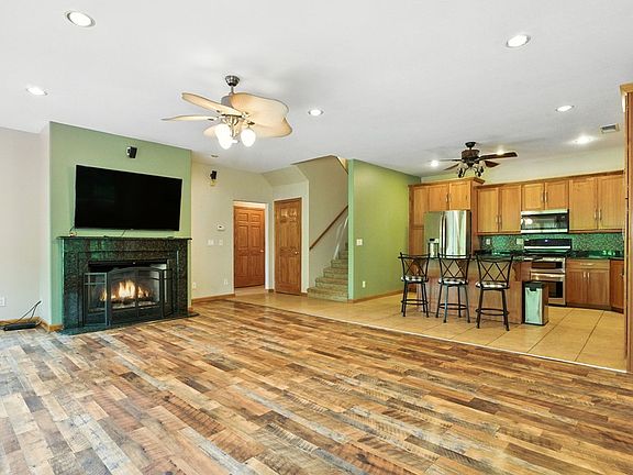 4th image of 384 Mountain Laurel Dr