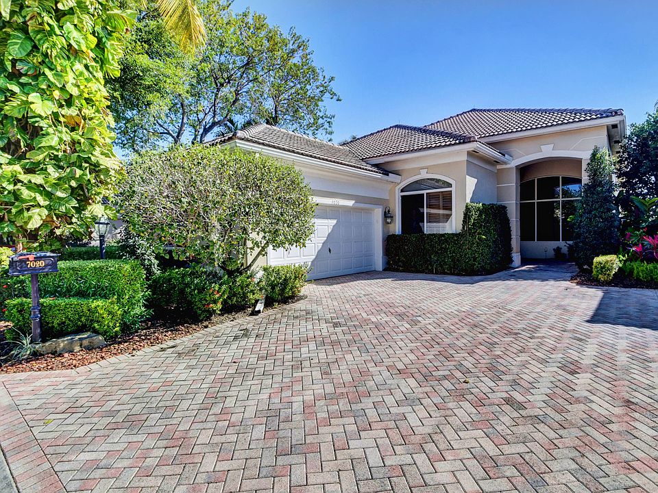 Home For Sale In Boca Grove