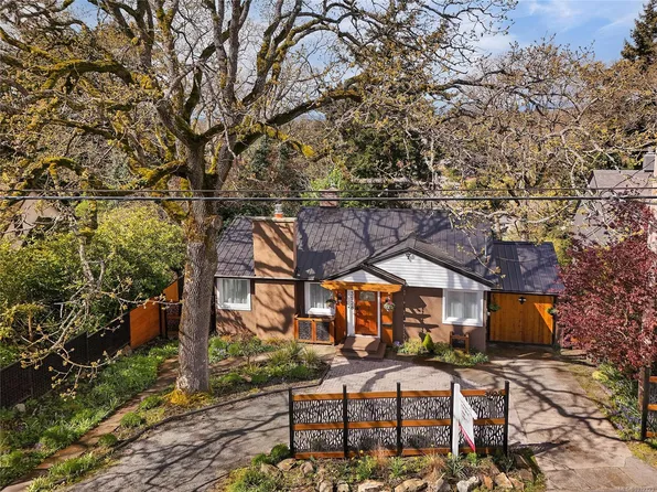 3528 Richmond Rd, Saanich, BC V8P 4P8