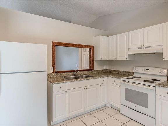 2nd image of 3137 Utah Dr