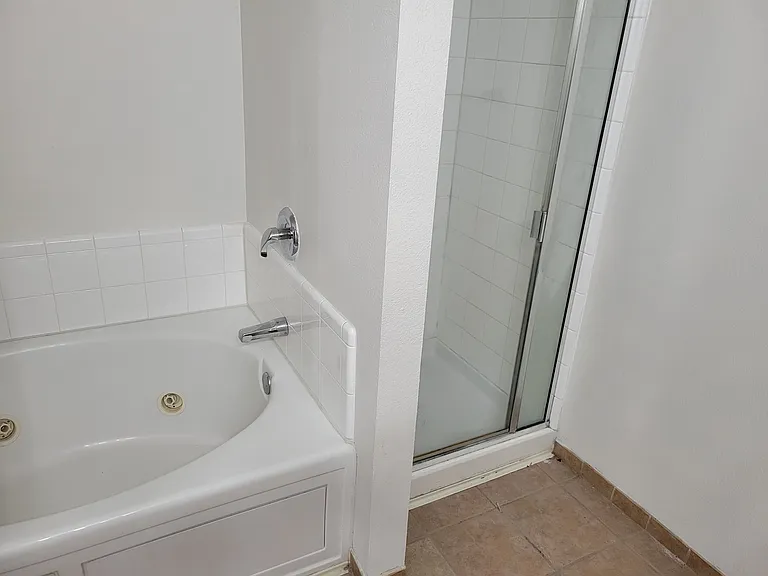 2450 Meadowgate Ln — Photo 8