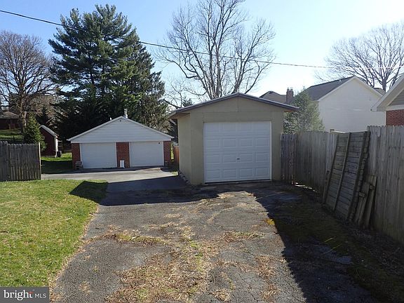 4th image of 905 Dewey Ave