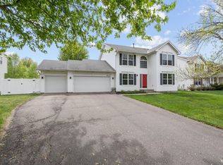 8018 Greenbriar Ln, Woodbury, MN 55125