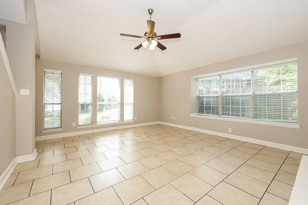 3 bed, 2.5 bath, 1780 sqft, $2,610 — Photo 4