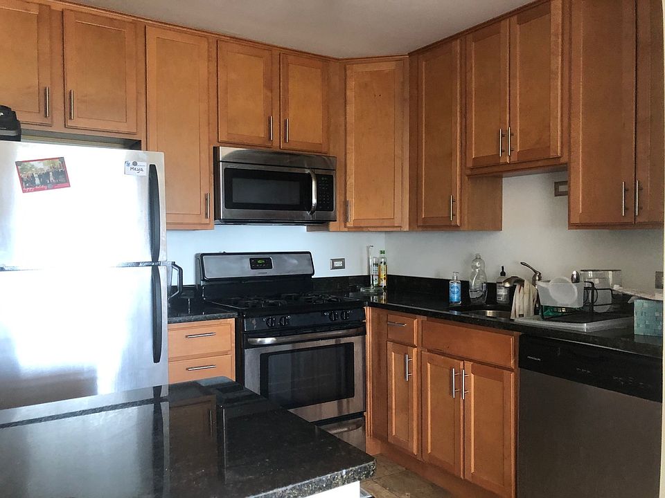 2nd image of 3639 N Pine Grove Ave APT 12G