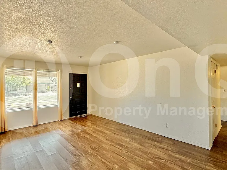 1007 N Menze St — Photo 20