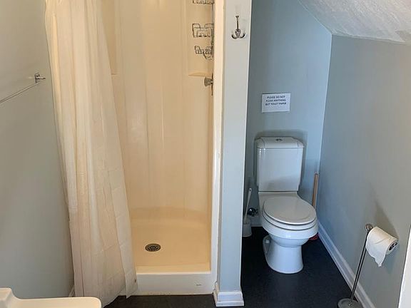 3rd image of 608 W Babcock St #3