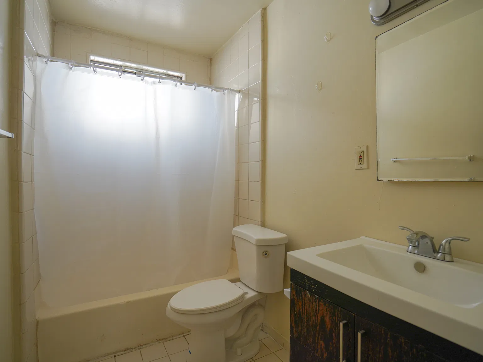 2 bed, 850 sqft, $2,400 — Photo 2