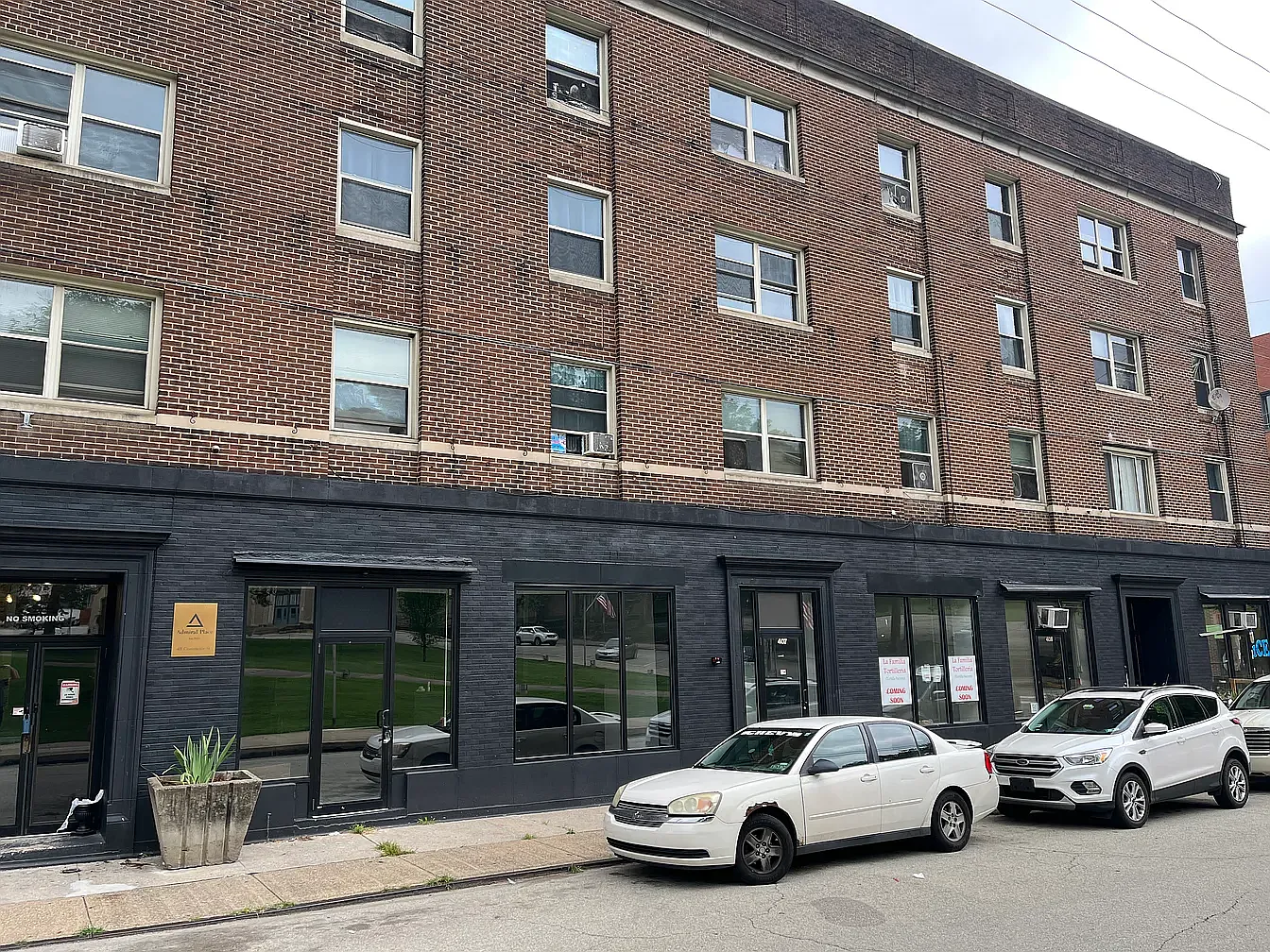 403 Commerce St — Photo 1