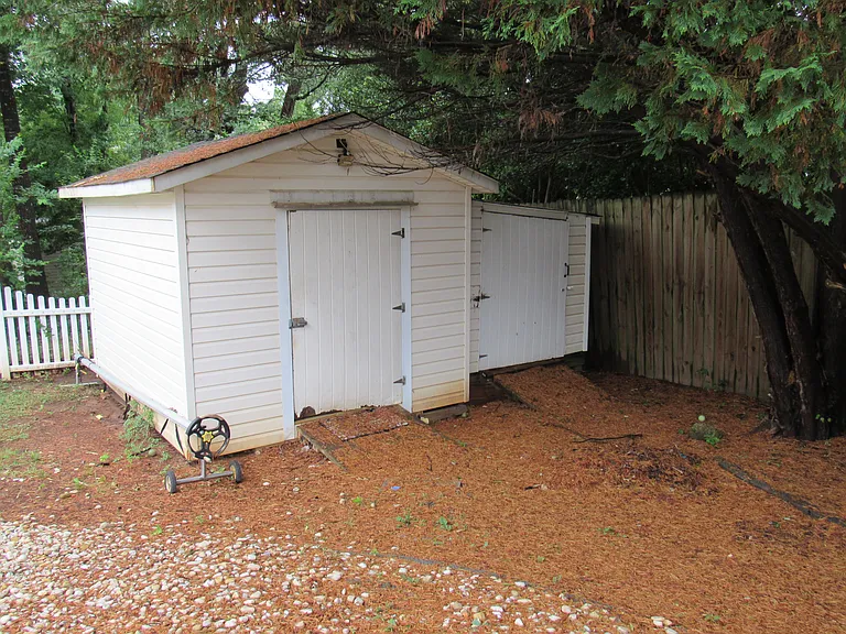 1511 Crowders Woods Dr — Photo 25