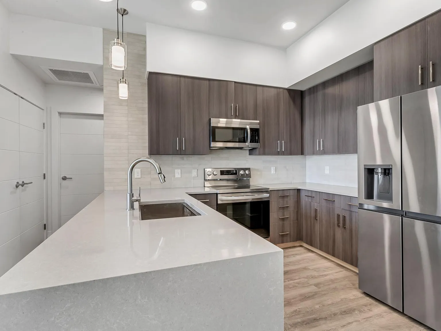 1 bed, 600 sqft, $1,500 — Photo 3