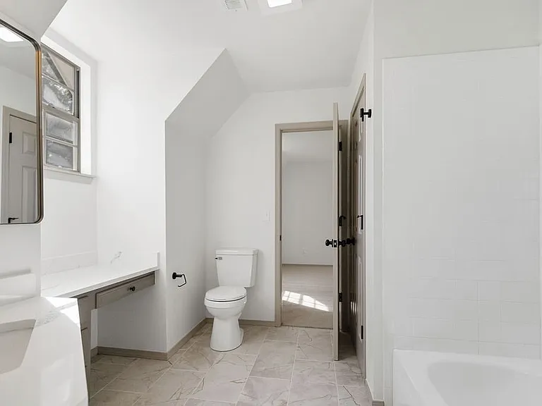 2201 E Bristol Pl — Photo 21