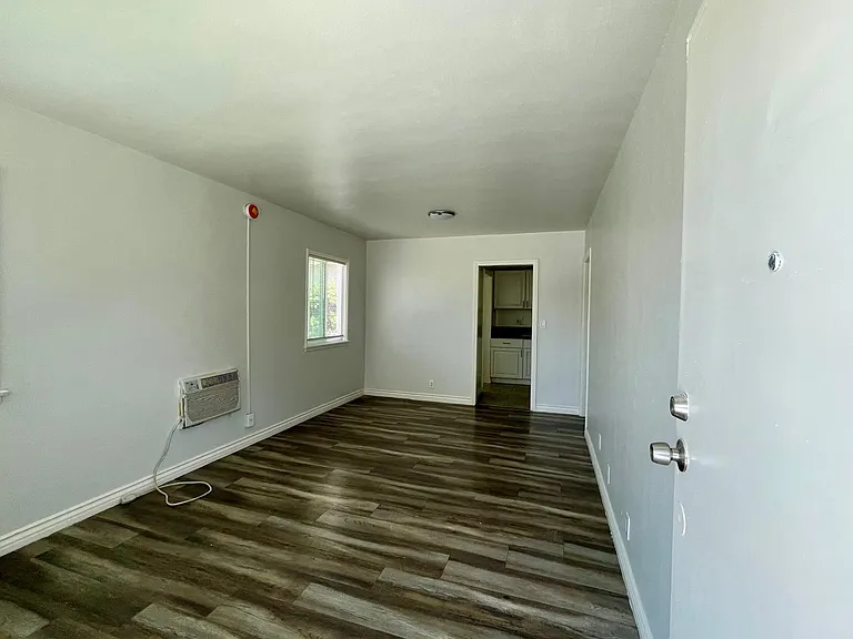 1142 N Madison Ave #2 — Photo 4