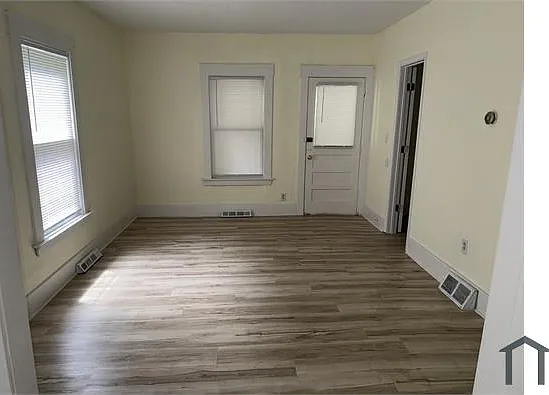 3 bed, 858 sqft, $1,100 — Photo 4