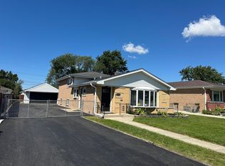 8244 Austin Ave, Burbank, IL