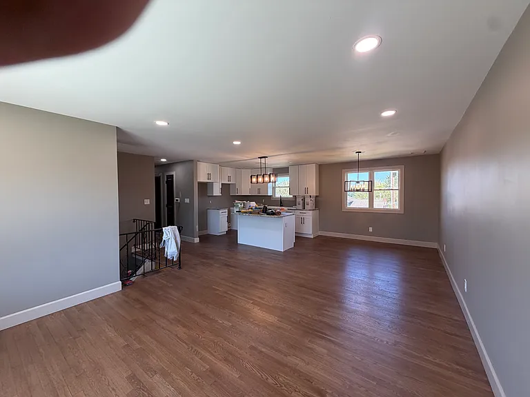 469 Elmhurst Ave — Photo 6