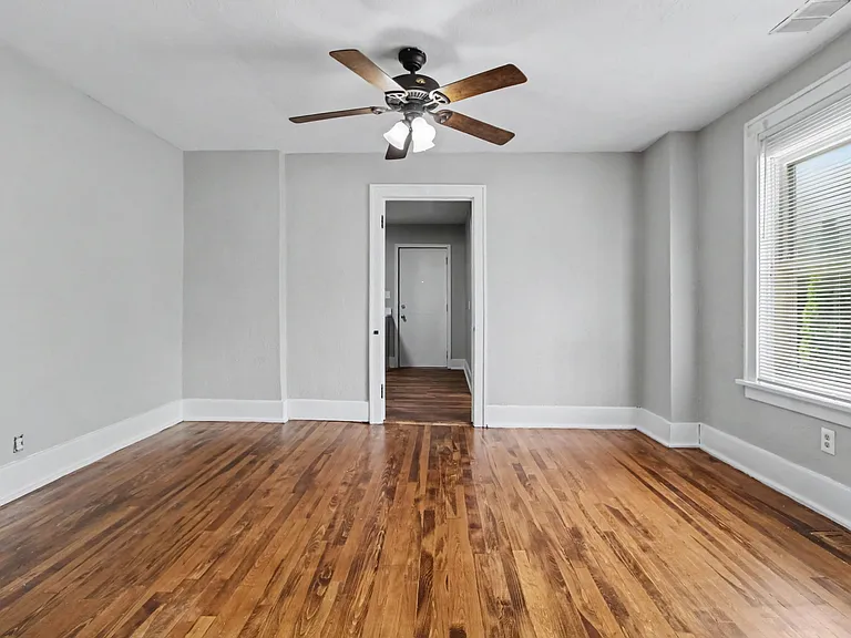 110 E Henry St #110 — Photo 12