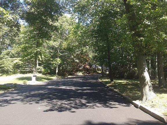 5th image of 4 Williamsburg Dr