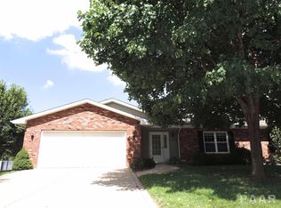 1415 Windstar Ln, Pekin, IL 61554