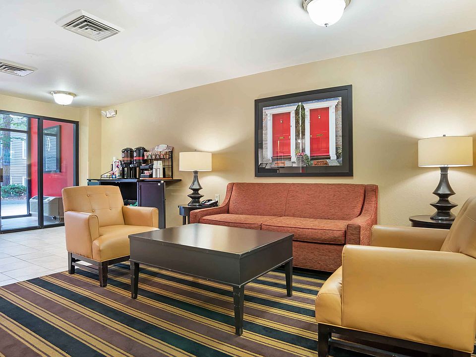 Lobby and Guest Check-in