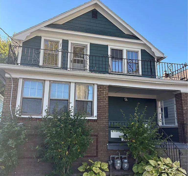 131 Crystal Ave #2