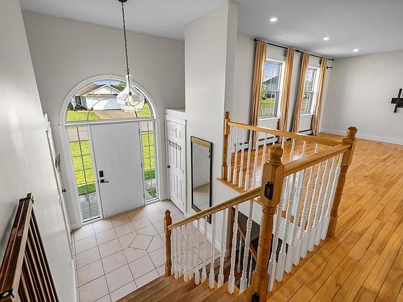 5th image of 34 Sandlewood St