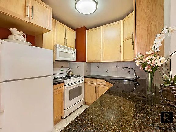 3rd image of 150 E 85th St APT 2H
