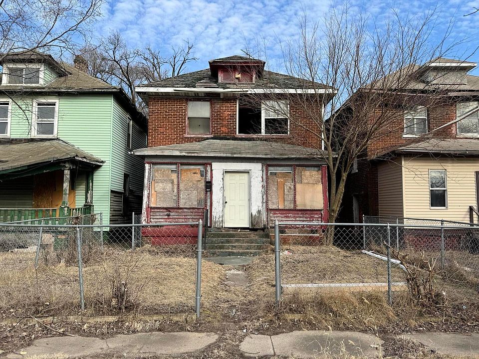 2nd image of 835 Van Buren St