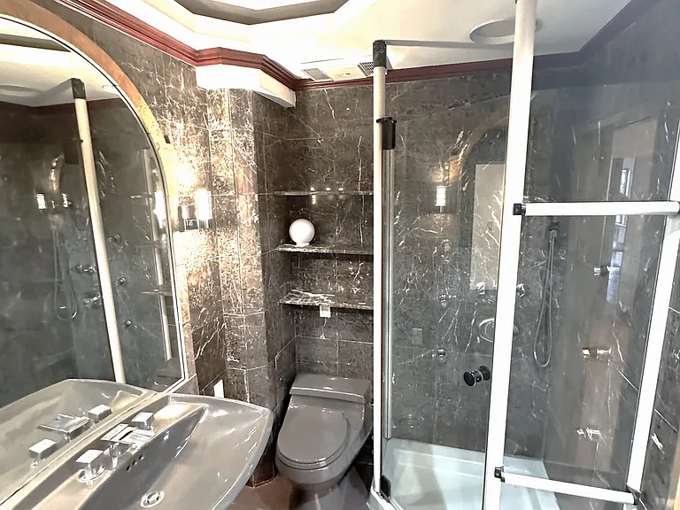 66-05 Dartmouth St #1 — Photo 16