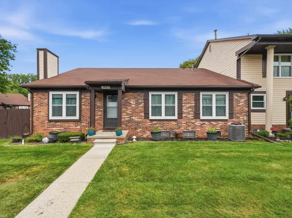 35303 Bristlecone Dr #87, Clinton Township, MI 48035