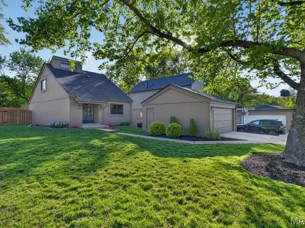 941 Woodside Village Ln, Ballwin, MO 63021