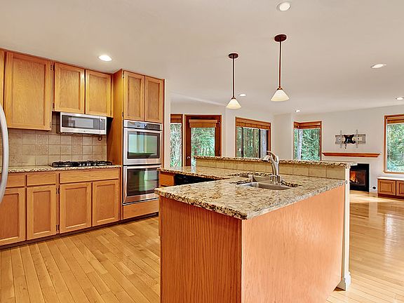 5th image of 4124 232nd Ave NE
