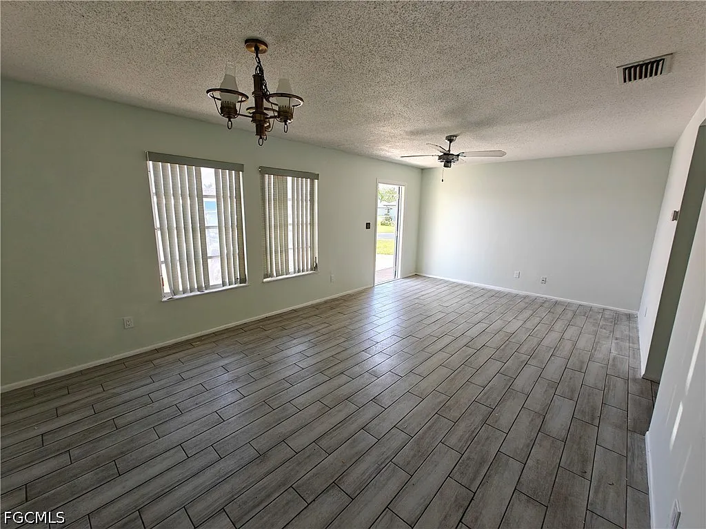 2 bed, 2.0 bath, 812 sqft, $1,100 — Photo 4