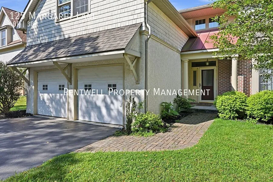 4 bed, 3.0 bath, 2887 sqft, $4,400 — Photo 2