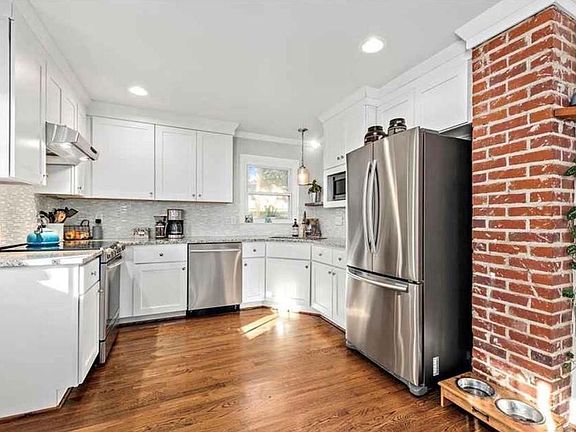 3rd image of 522 W Kingston Ave
