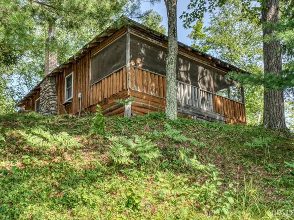 134 W Stager Lake Dr, Crystal Falls, MI 49920