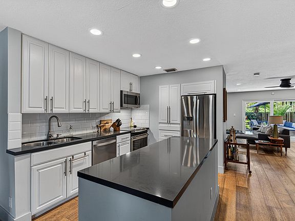 2nd image of 200 NE 17th Court Unit 801