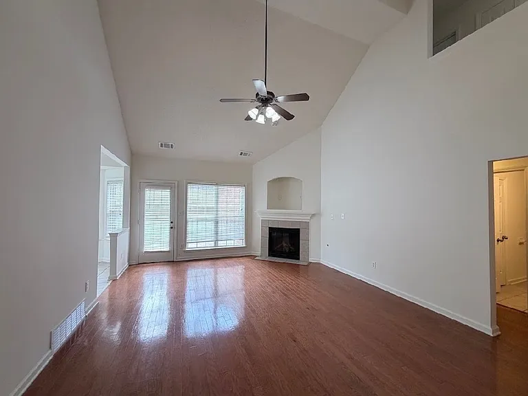 10097 Bloomsbury Ave — Photo 7