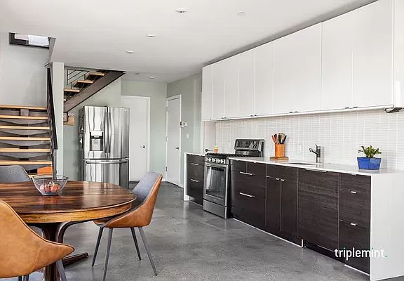 2nd image of 618 Washington Ave Ph 2