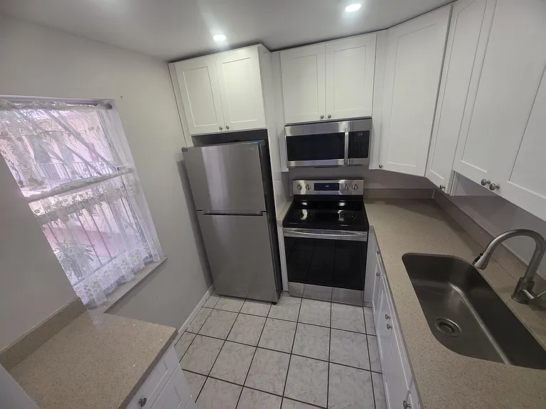 2851 Somerset Dr #208 — Photo 4