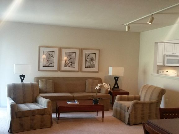 4th image of 1404 Meadow Dr